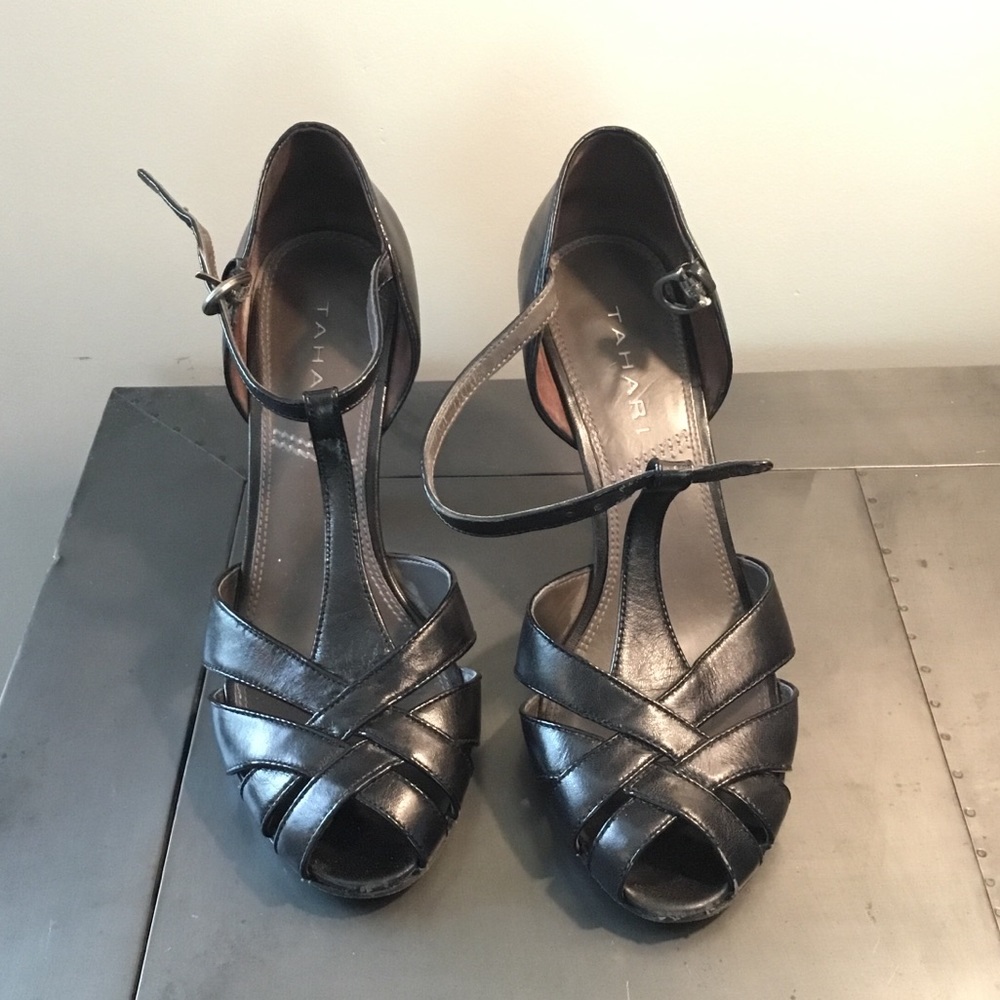 Tahari Black Leather Pump Heel